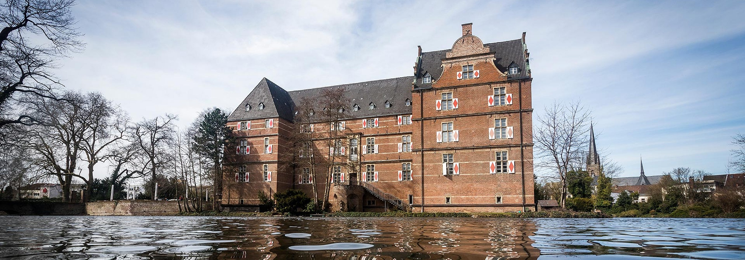 Symbolbild | Bedburg - Dreiling Sanierungstechnik | Ihre Profis für die Sanierung von Asbest, Brandschäden, Schimmel, Wasserschäden sowie für Bautrocknung