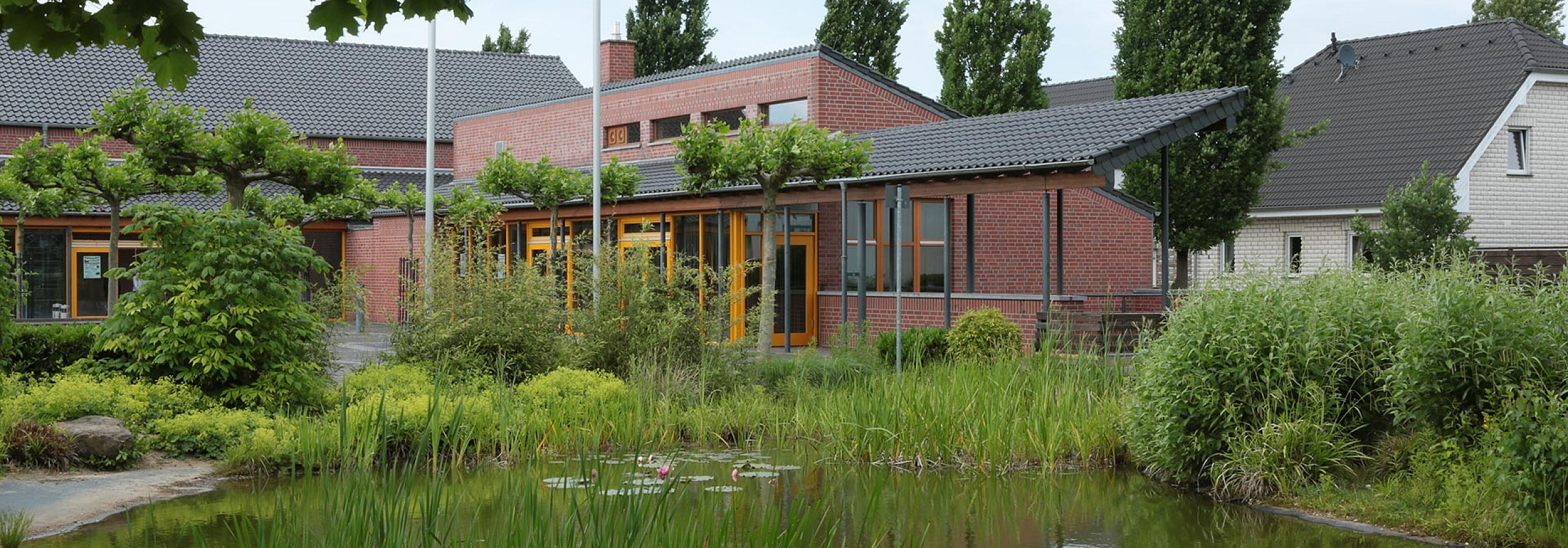 Symbolbild | Elsdorf - Dreiling Sanierungstechnik | Ihre Profis für die Sanierung von Asbest, Brandschäden, Schimmel, Wasserschäden sowie für Bautrocknung