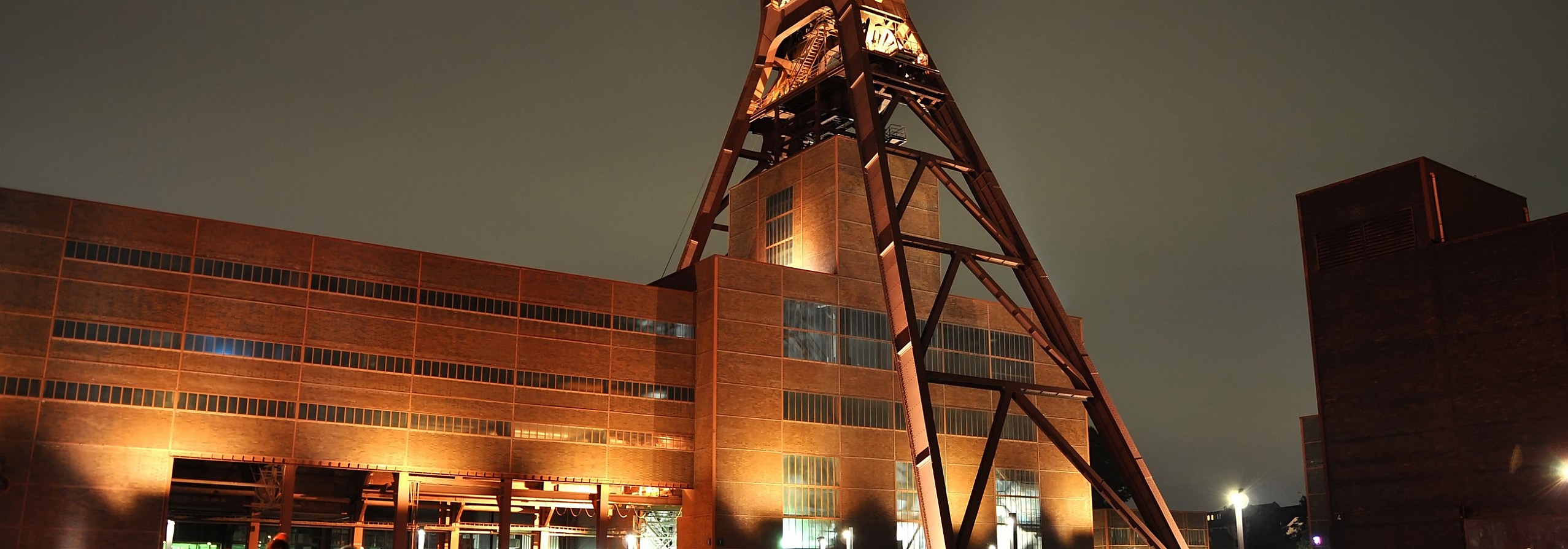 Symbolbild | Essen - Dreiling Sanierungstechnik | Ihre Profis für die Sanierung von Asbest, Brandschäden, Schimmel, Wasserschäden sowie für Bautrocknung