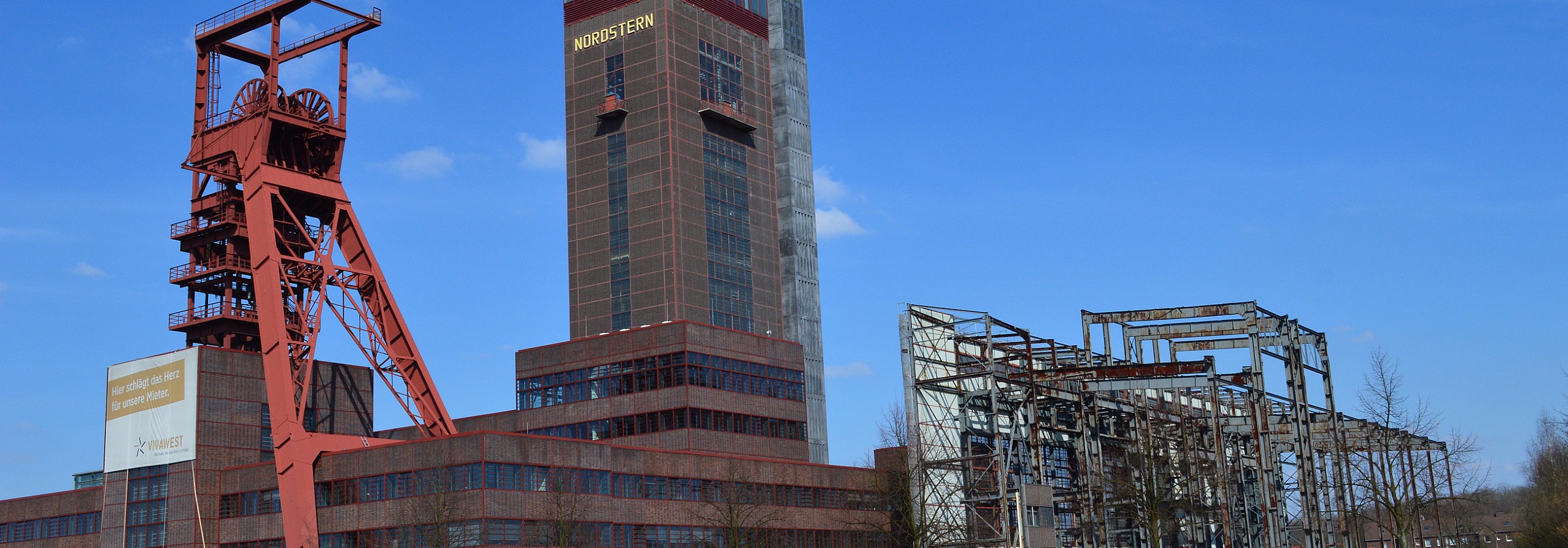 Symbolbild | Gelsenkirchen - Dreiling Sanierungstechnik | Ihre Profis für die Sanierung von Asbest, Brandschäden, Schimmel, Wasserschäden sowie für Bautrocknung