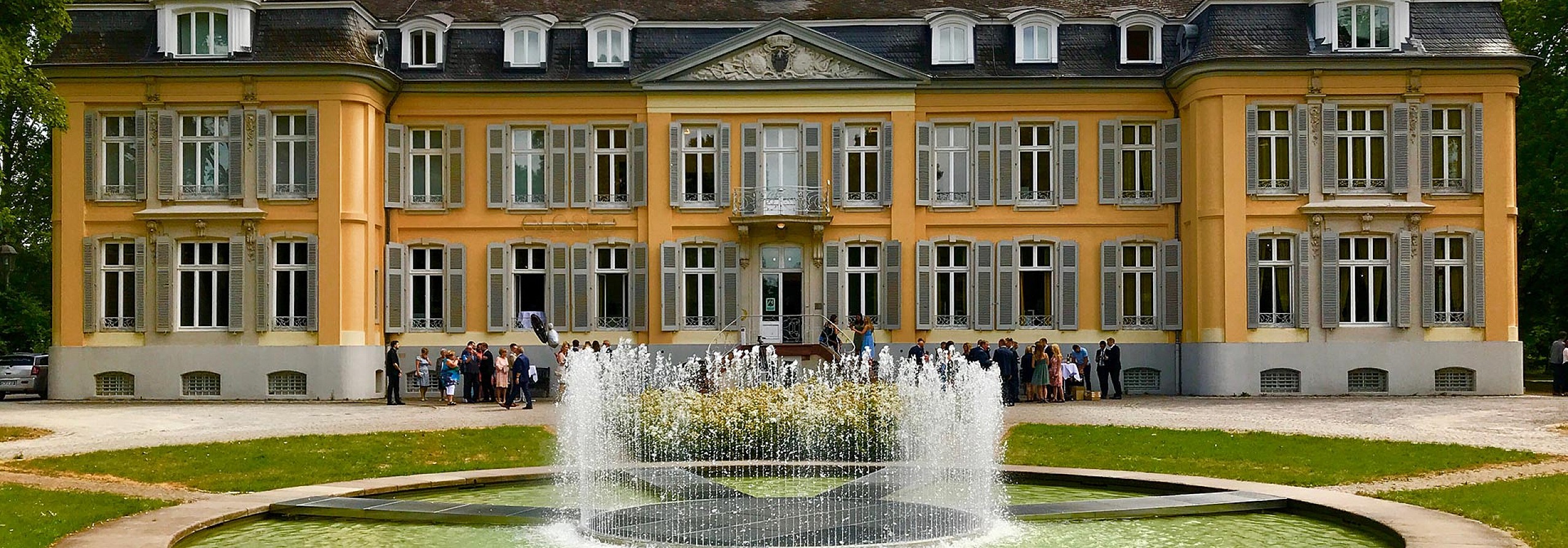 Symbolbild | Leverkusen - Dreiling Sanierungstechnik | Ihre Profis für die Sanierung von Asbest, Brandschäden, Schimmel, Wasserschäden sowie für Bautrocknung